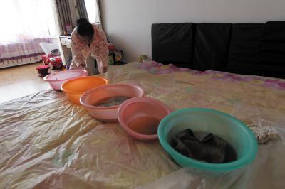 广南楼上漏水，住户失联，小区没物管，业主维权难！律师来支招……